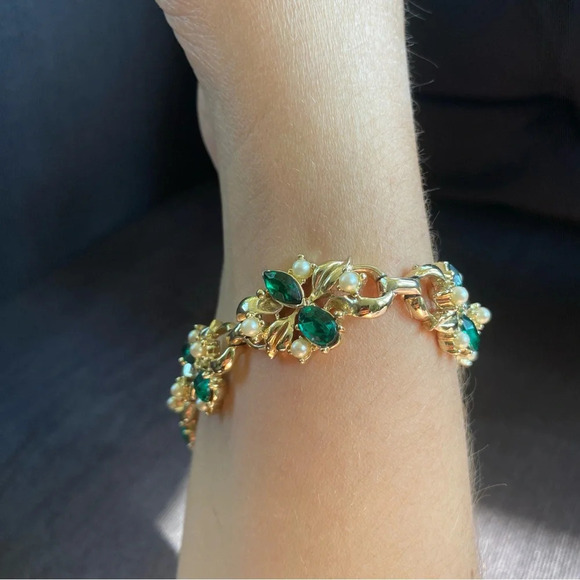 Ornate Emerald and Faux Pearl Gold Tone Victorian Inspired Bracelet - Picture 3 of 13